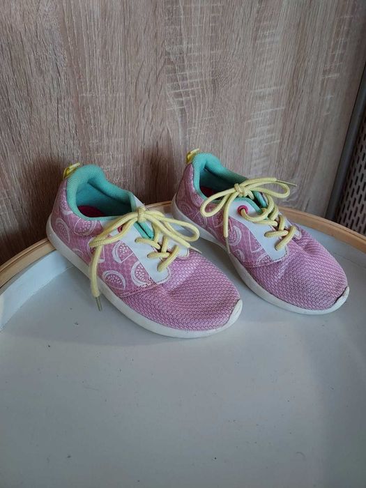 Buty wiązane dla dziewczynki