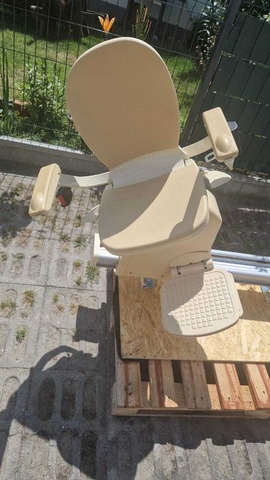 Winda schodowa zewnętrzna Brooks krzesło podnośnik inwalidzka prosta