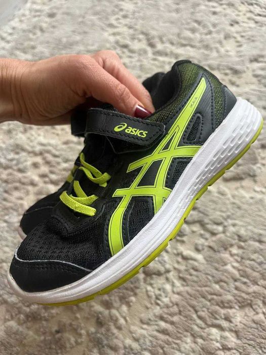 Кросівки Asics Ikaia (30 розмір)
