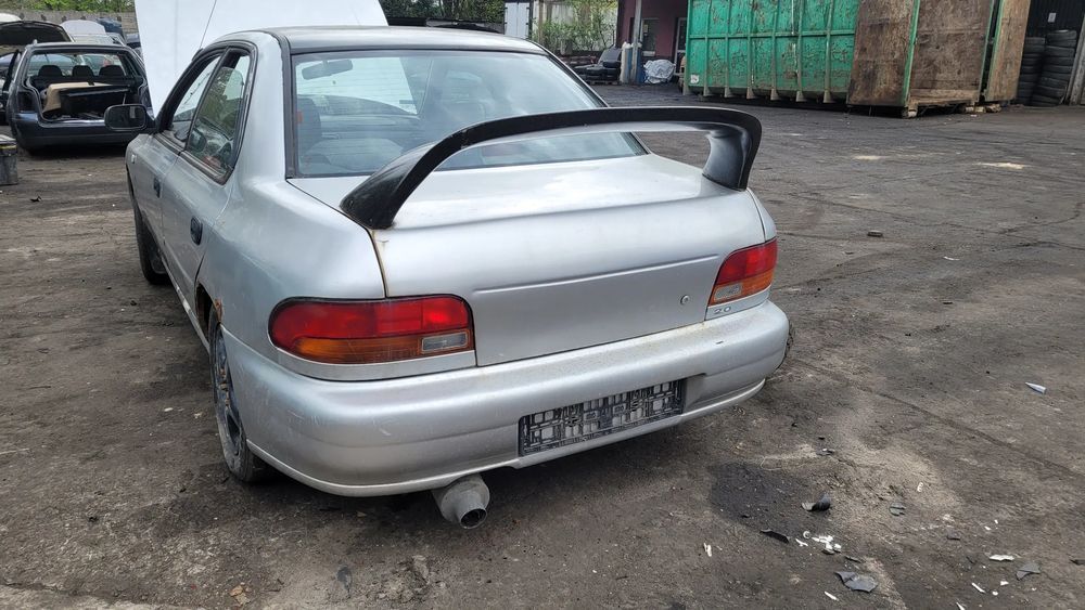 spojler laminat subaru impreza  sedan