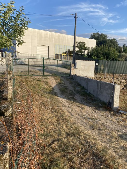 Vende se terreno agua luz e poco com muita agua