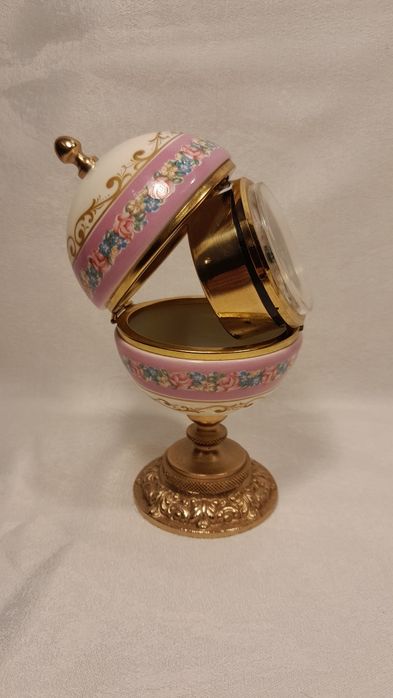 Zabytkowy budzik w stylu ACF Sevres.