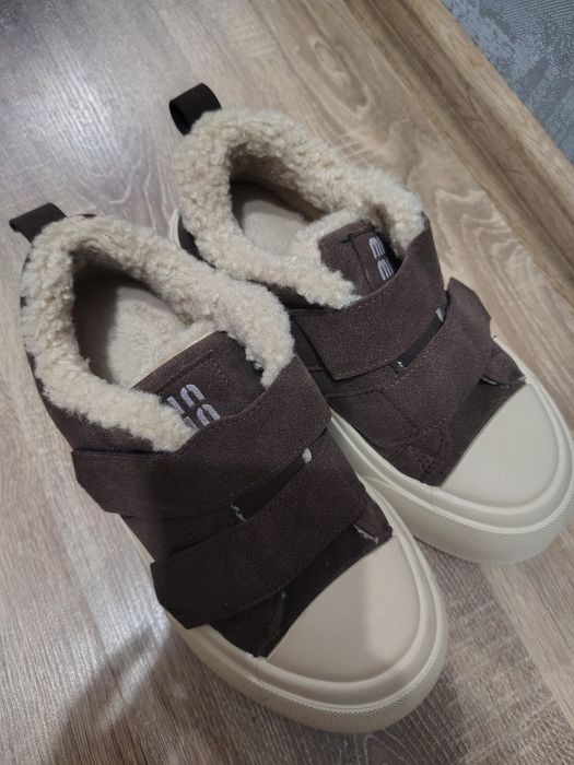 Взуття  жіноче зимове 39р (24,5см)