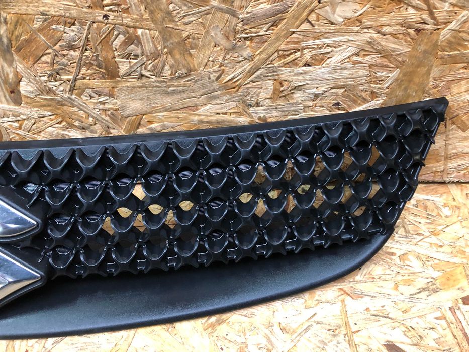 Grill/atrapa/kratka zderzaka Suzuki Sx4