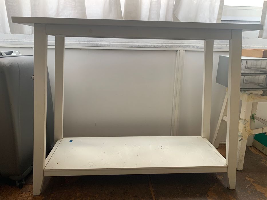URGENTE/ ÚLTIMA OPORTUNIDADE (próx. fim-de-semana)  - Mesa de apoio branca