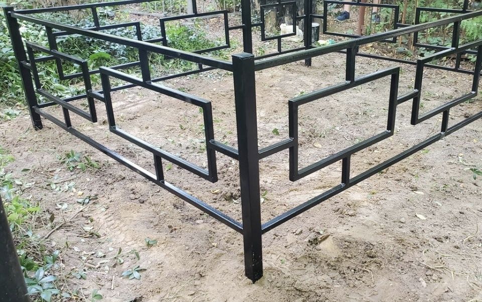 Огорожа на кладовище з якісного металу