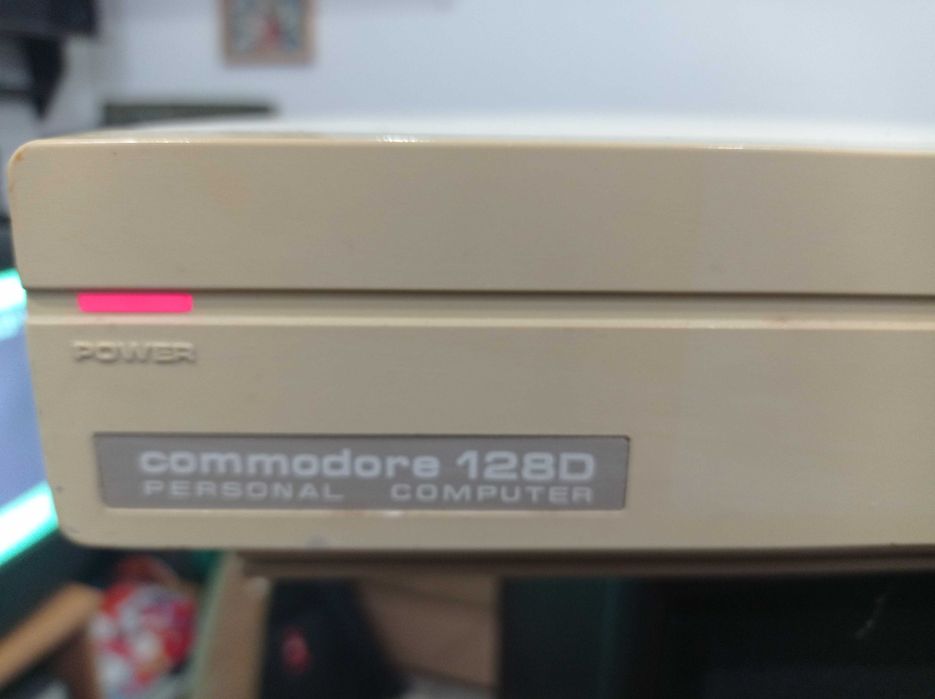 Commodore 128D bez klawiatury