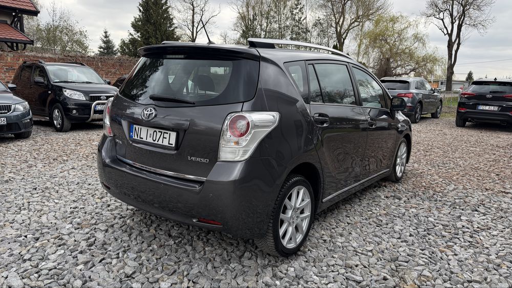 Toyota verso rok 2009 silnik 2.2 diesel stan dobry