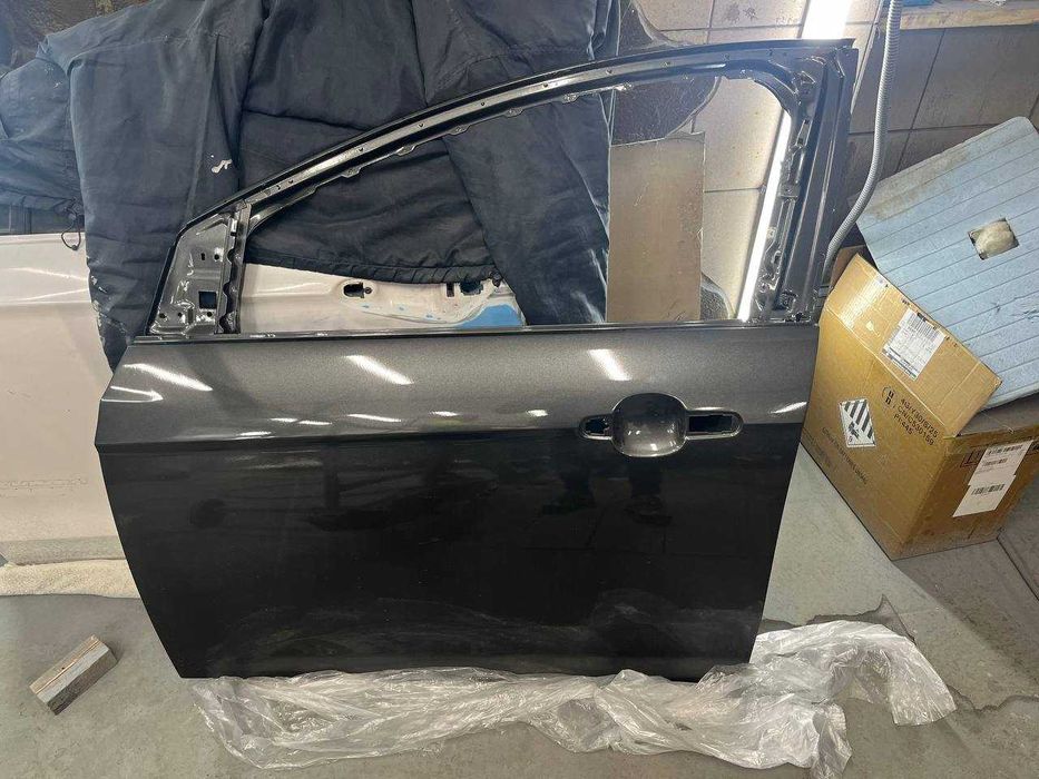 Водійські двері на Ford Focus 3