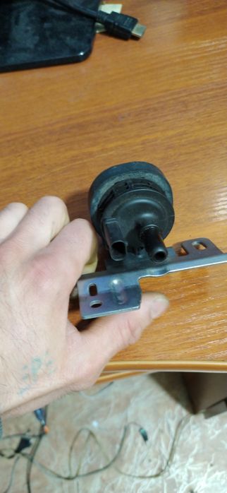 Клапан адсорбера Клапан вентиляции топливного бака