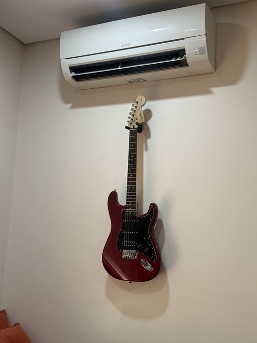 Pack Guitarra Elétrica Fender Squier Affinity Stratocaster + Amplificador Fender Frontman 15G (Impecável)