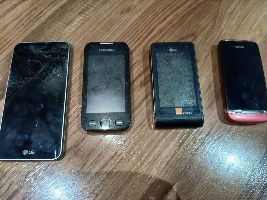 Stare telefony 4 sztuki