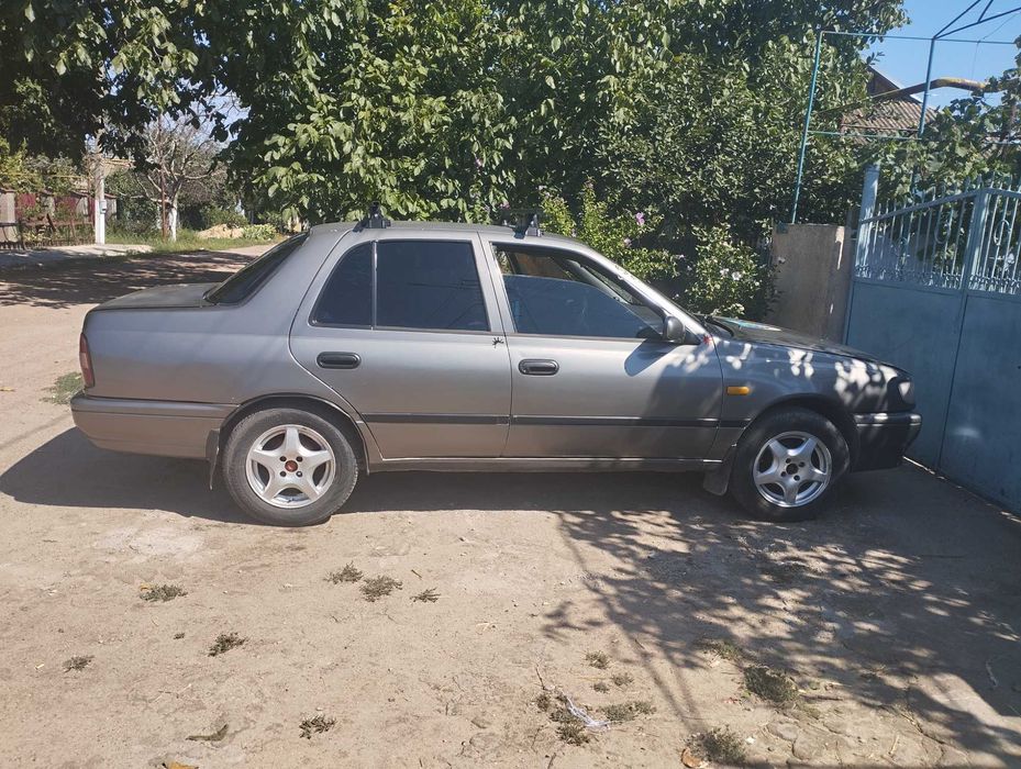 Машина Nissan Sunny