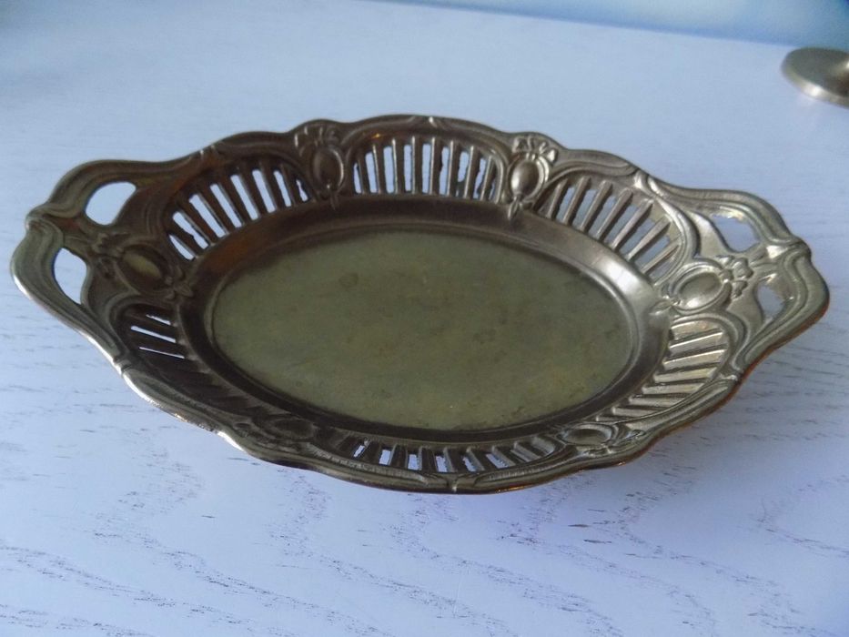 Mosiądz . Koszyk sygnowany  MOD  DEP