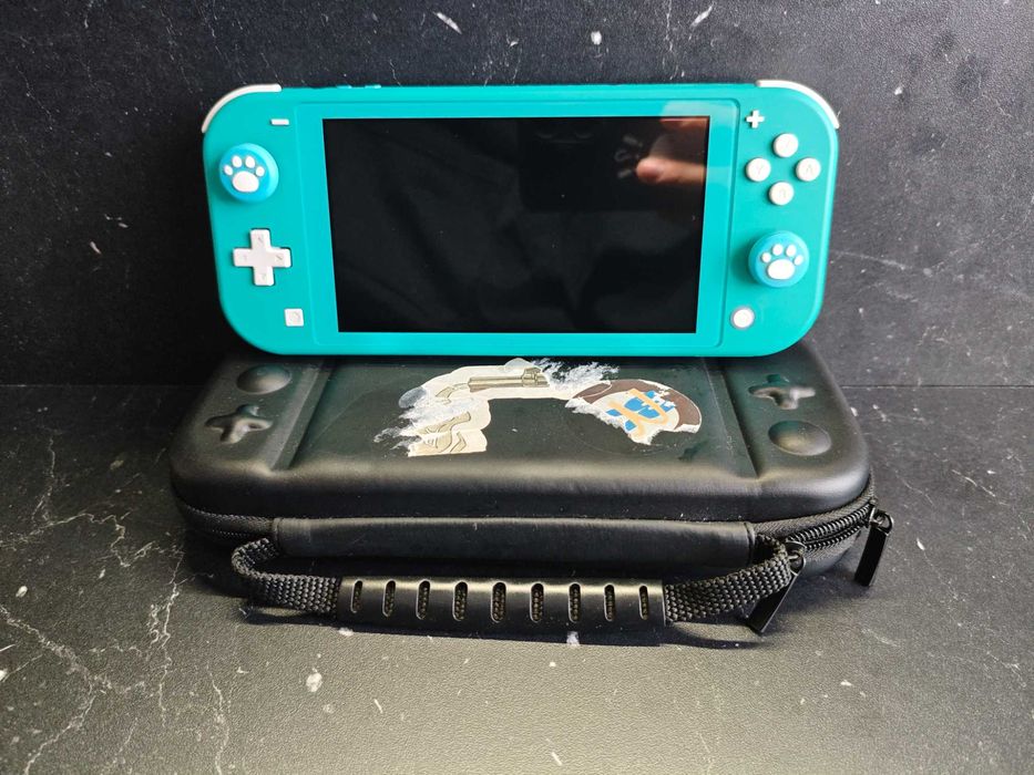 Konsola Nintendo Switch Lite + Etui + Nakładki