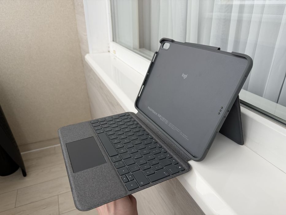 Чохол клавіатура на Ipad Logitech folio touch