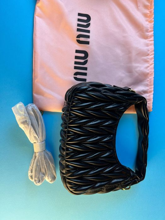 Miu miu  bolsa preta