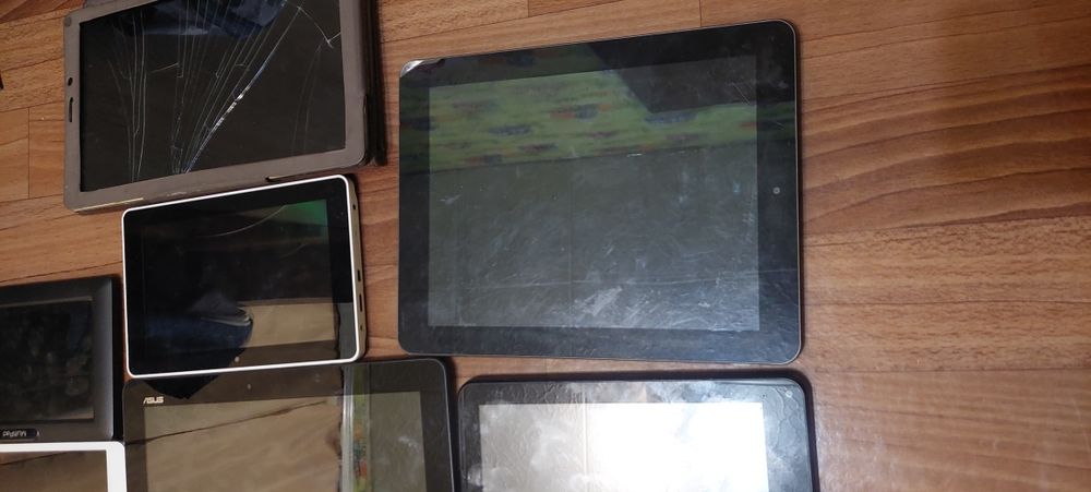 Лот планшетов и телефонов