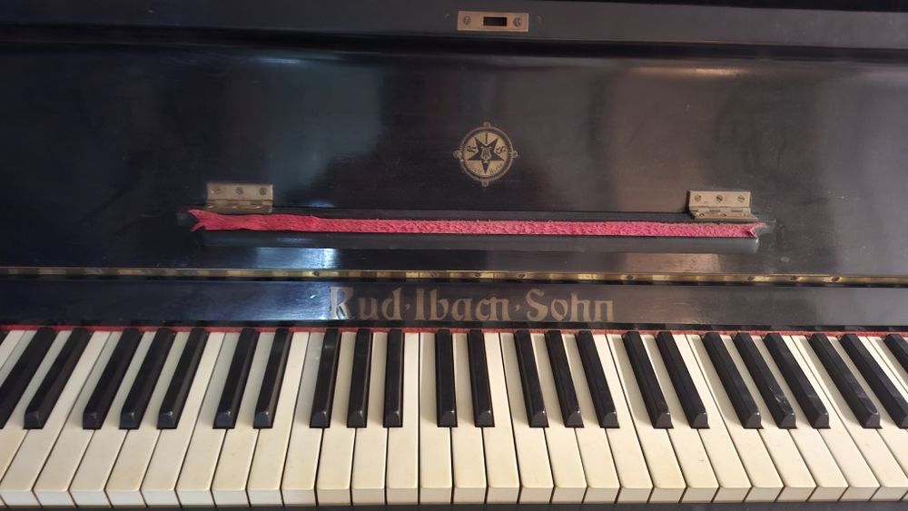 Vendo dois Pianos Verticais