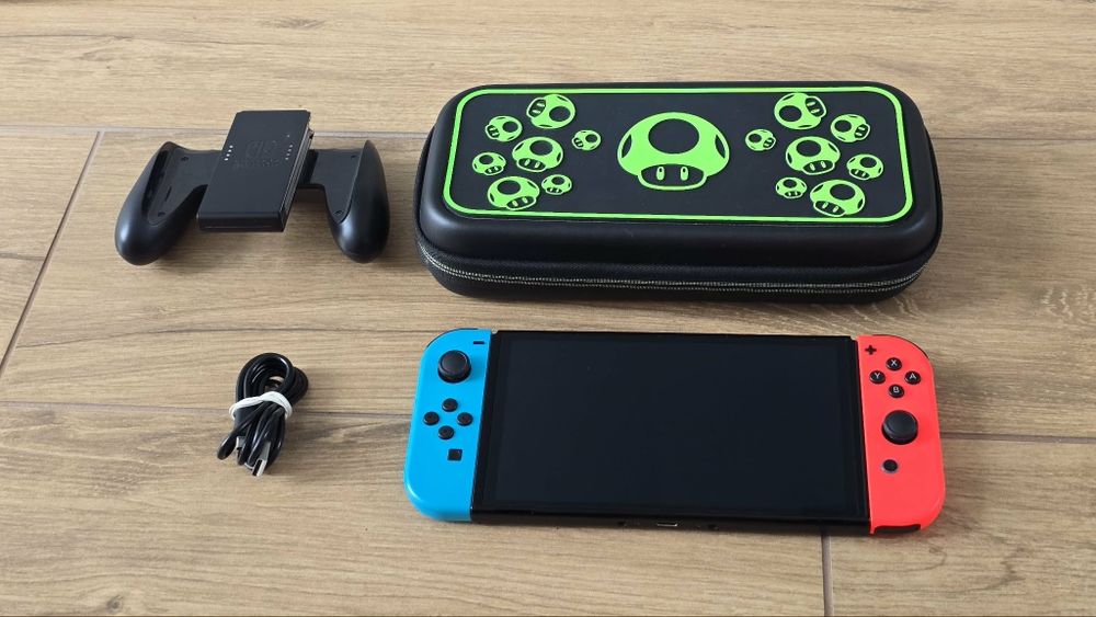 Konsola Nintendo Switch OLED + nowy pad Battletron