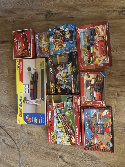 Zestaw zabawek i puzli