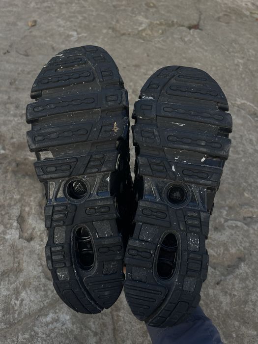 Продам гарні кросовки Adidas megaride