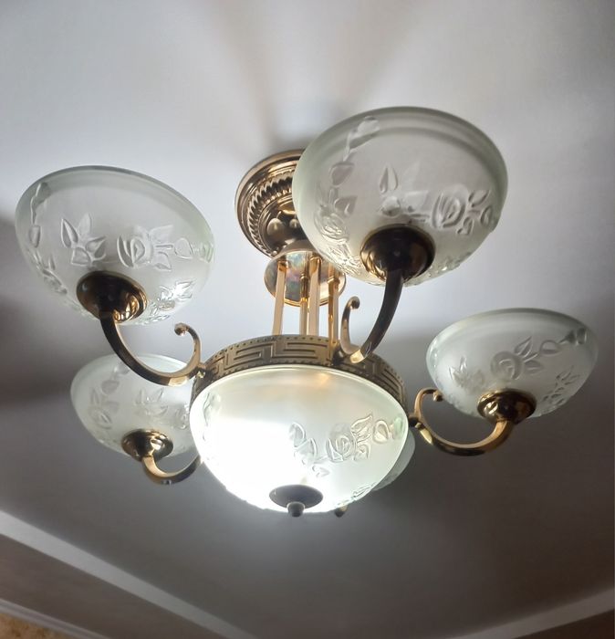 Люстра  на семь зберегаючих ламп