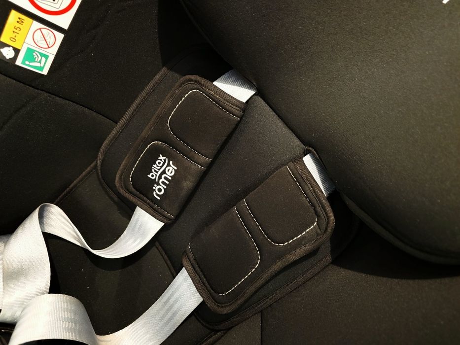 Fotelik BRITAX DUALFIX 3 i-Size z bazą Flex iSENSE 0-18kg
1 s