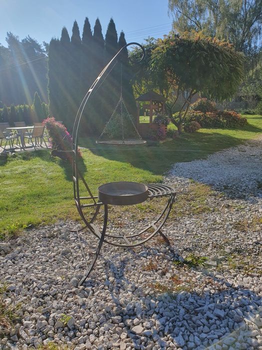 Grill wysoki 205 cm stacjonarny. Regulowany ruszt