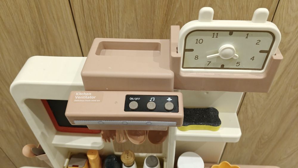 Zabawkowa kuchenka multimedialna