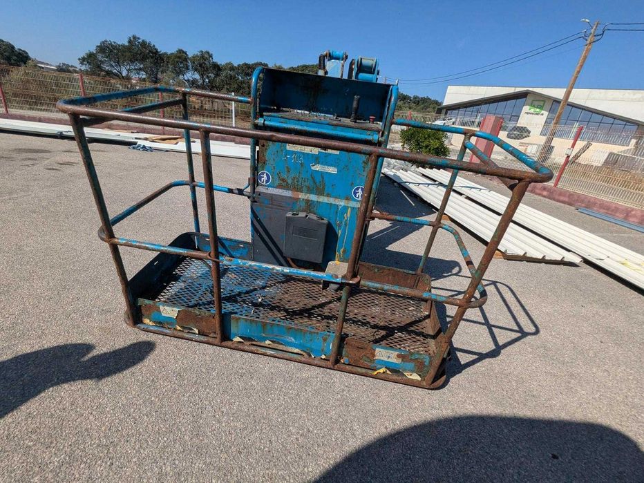 Plataforma articulada elevatória