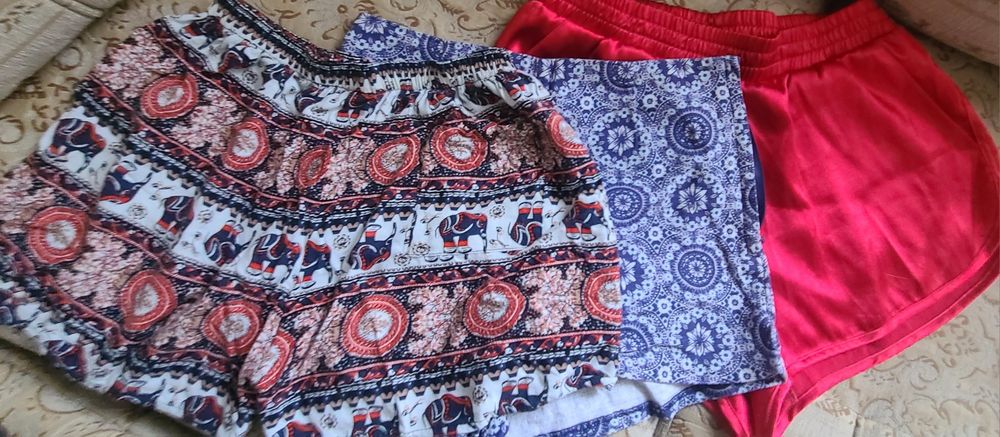 БЕЗКОШТОВНО віддамо чоловічі та жіночі речі поштою НЕ відправляємо