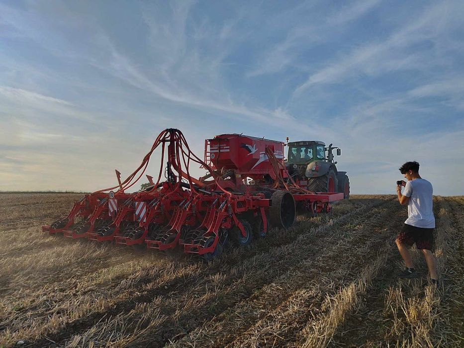 Siew rzepaku  pasowy strip-till punktowy vaderstad v12