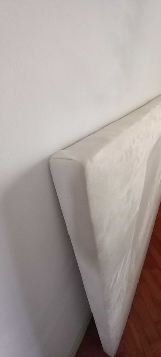 Cabeceira de cama impecável