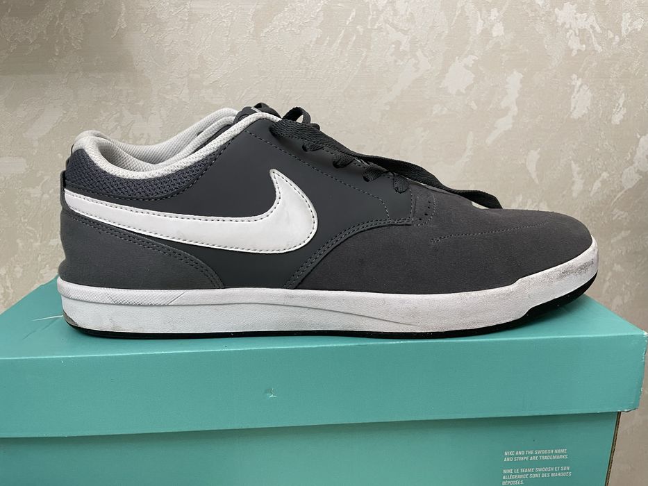 Продам кроссовки Nike