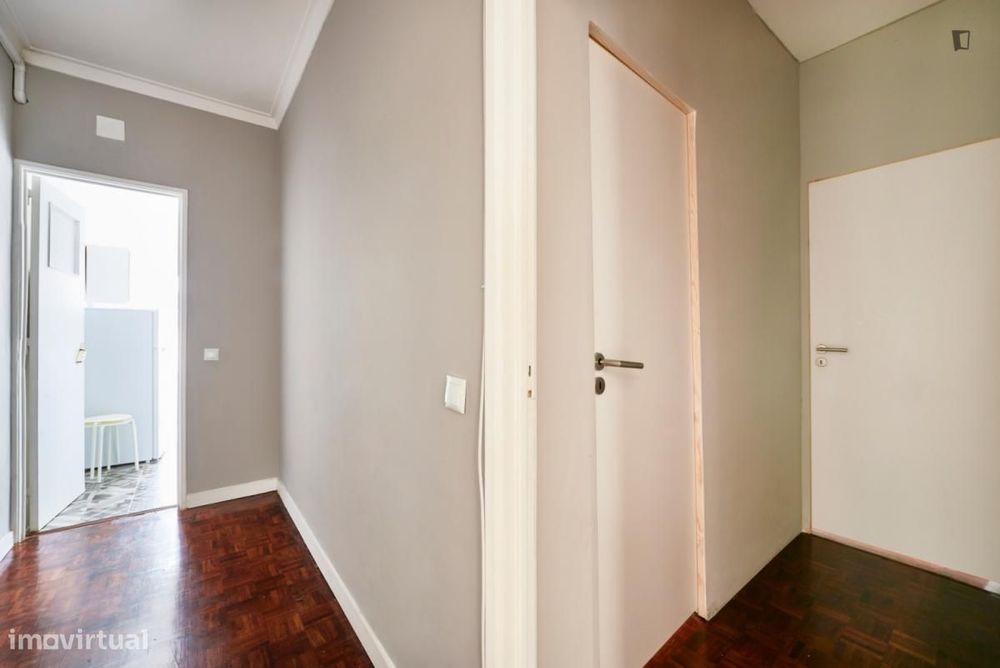 Quarto - localizado em Benfica Lisbon