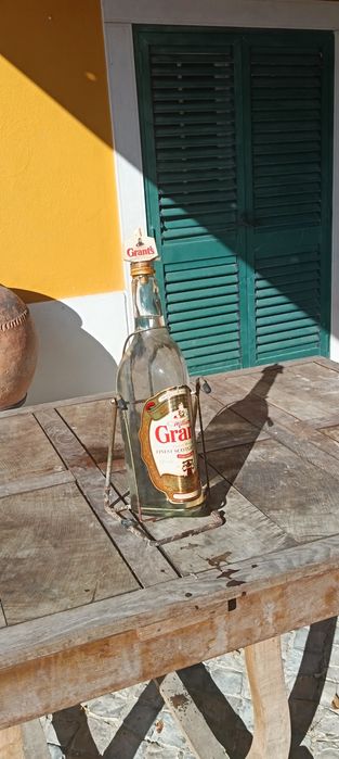 Garrafa antiga de whisky
