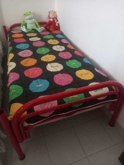 Vendo cama de solteiro