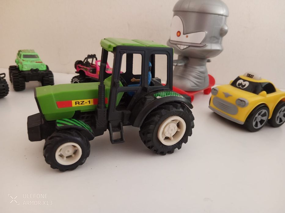 Brinquedos: lote carros skate táxi chicco trator