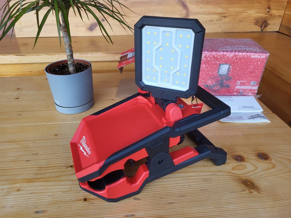 Ліхтар milwaukee 2358 Rover Прожектор освітлення фонарик