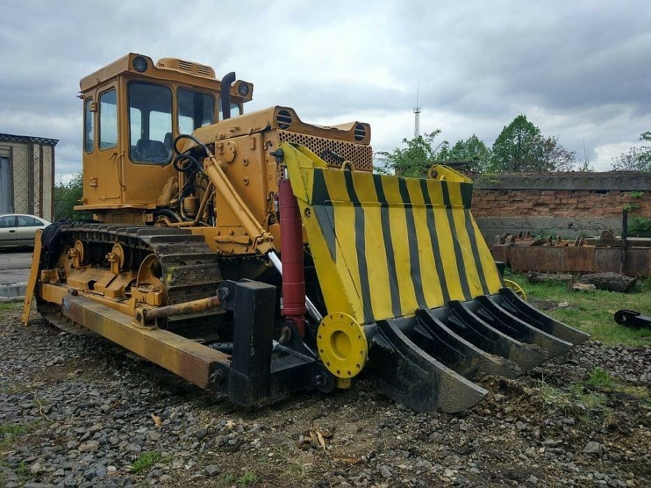 Продам бульдозер Т130 з прямим стартером