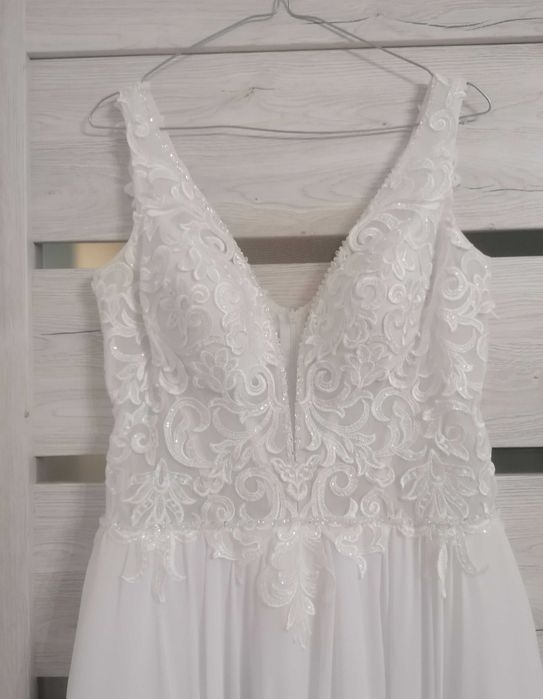 Suknia ślubna śnieżnobiała