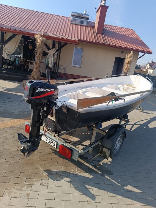 Łódka wiosłowo motorowa