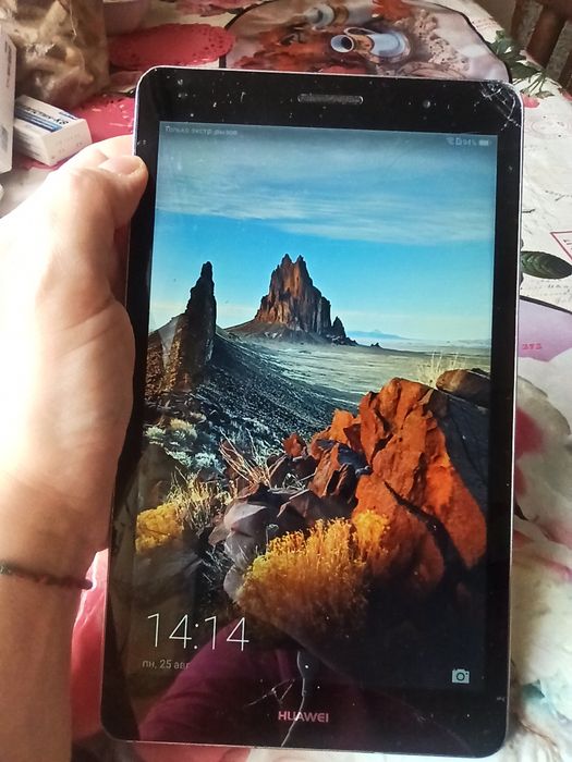 Планшет Huawei MediaPad T3 8" LTE рабочий трещины на экране опис читат