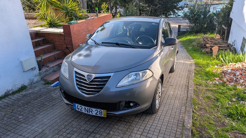 Lancia Ypsilon 1.2 (2014) - Impecável de Mecânica e Interiores