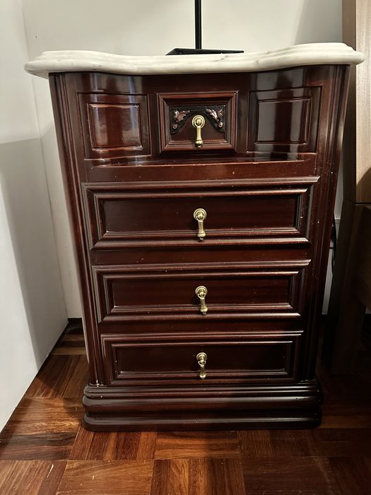 Vende-se conjunto de móveis em madeira