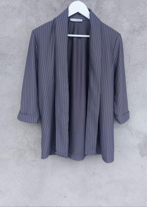 Marynarka zakupiona w Butiku rozmiar S. Nowa.