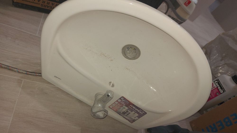 Раковина с смесителем