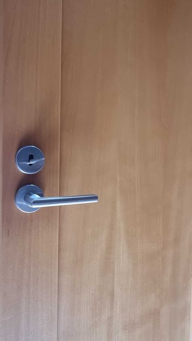 Portas Interiores em Madeira com Fechadura e Ferragens – 60€ cada