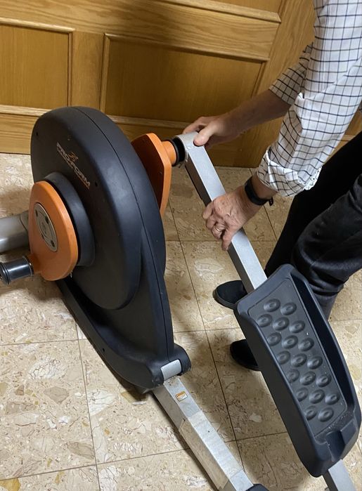 Pro-form compact trainer